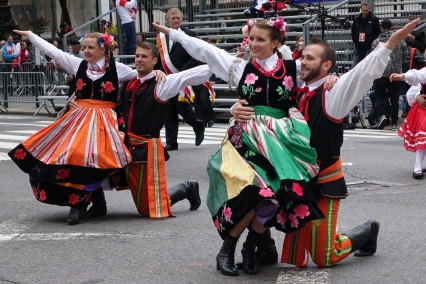 Polish folk dancers